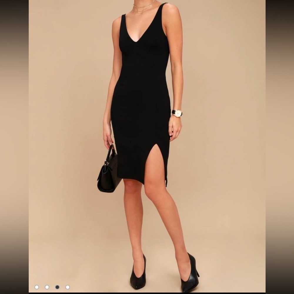 EUC only worn twice. Lulu’s black dress size M fits US 6-8. Very flattering on